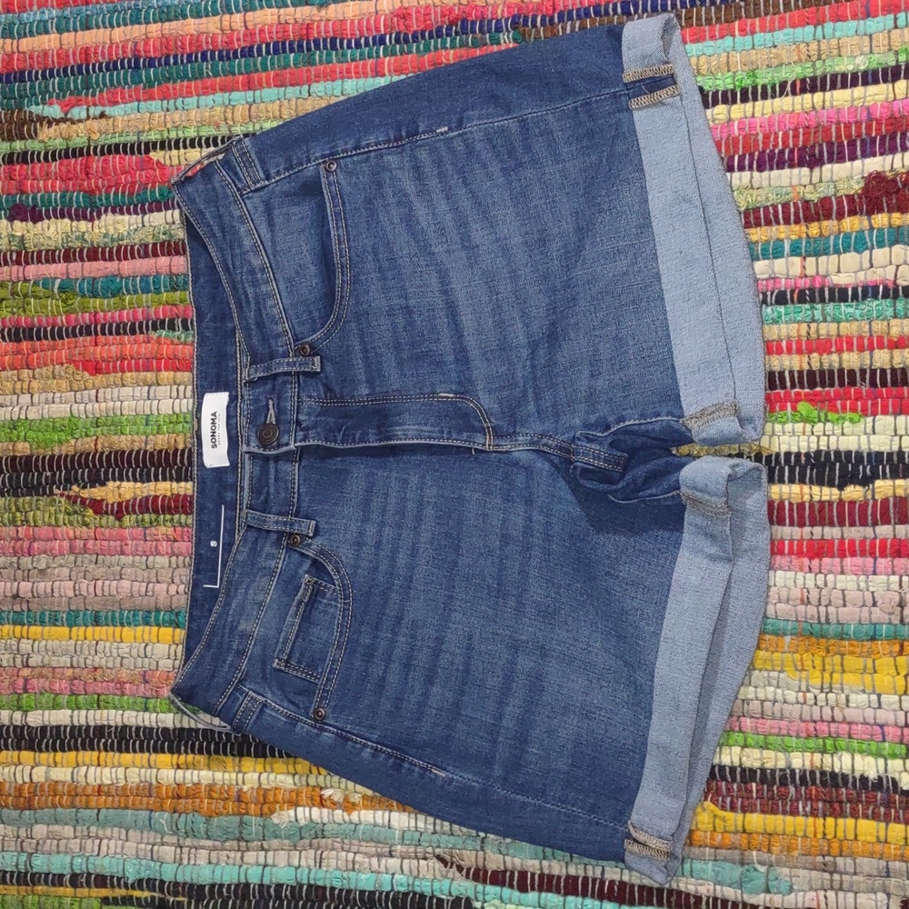 Sonoma shorts size small